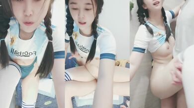 两根小辫子！甜美小姐姐操逼！站立抽插骚话不断，骑乘姿势水好多，操到浴室，边洗边抽插太骚了