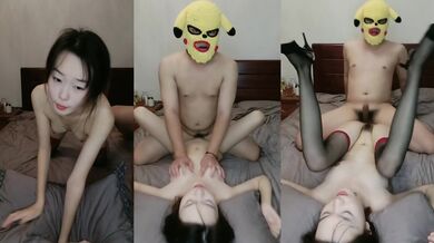 乖巧呆萌小妹妹！被头套男各种操！主动骑乘位插得太深，一下下撞击呻吟，高潮流出白浆爽翻