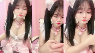 双马尾卡哇伊小萝莉！好久没秀来一波！猫耳朵小短裙，撩下衣服假屌骑坐，特写视角猛插穴流出水