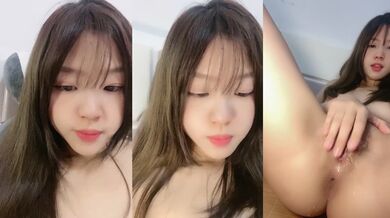 婴儿肥极品学妹的诱惑，全程露脸跟狼友互动撩骚听指挥，玩弄粉嫩骚穴，淫水多多小道具高速抽插摩擦呻吟可射