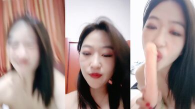 小虎牙轻熟女露脸丝袜自慰道具插穴，叫声淫荡享受其中全程淫语