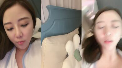 很有味道的美少妇，颜值很高风骚大奶子大屁股真诱人，深夜撩骚互动，揉奶玩逼享受指尖带来的高潮呻吟可射