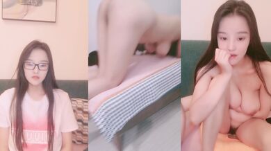 戴眼镜的高挑模特妹子，白皙大奶子，男友看了忍不住让其蹲下深喉口交后入操大奶乱颤