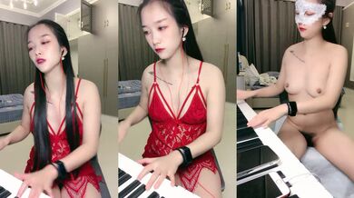 才艺钢琴新人小姐姐！弹完一曲边上自慰！单腿黑丝袜，自摸骚穴多是淫水，呻吟娇喘很是诱人