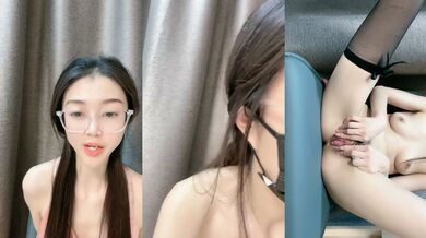 文静高冷眼镜小姐姐！苗条身材扭动细腰！多毛骚穴M腿，跪在椅子左右摆弄，手指插入娇喘