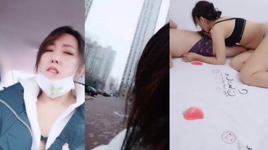 新手夫妻露脸的嫂子回家路上就开始跟狼友发骚，回到家迫不及待扒下大哥内裤舔鸡巴，激情上位后入抽插好刺激