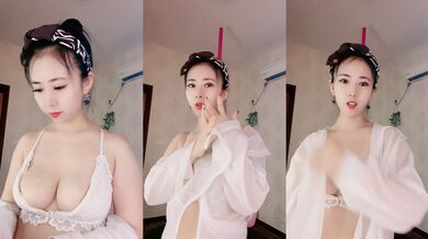 极品丰乳肥臀~穿着性感迷人紫砂内衣~扭腰热舞表情极致挑逗诱惑~大奶骚穴感觉非常棒！看得鸡儿硬邦邦！！