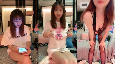 气质颜值美女！收费房诱惑秀！性感连体网袜，掏出奶子揉捏，娇喘呻吟，抬起美腿高跟鞋，特写自摸骚穴