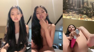 清纯尤物美少女！超嫩新人下海！强烈要求大秀，拿出震动棒插穴，多毛嫩穴紧致，没电了手动上