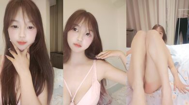 清纯新人美少女！近期下海小尺度！美乳极品嫩穴，翘起双腿看穴，紧致小穴，让人欲罢不能