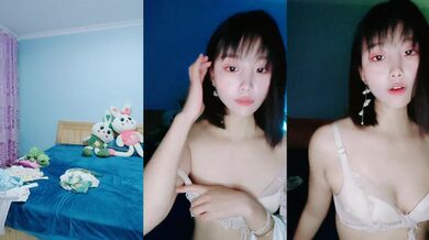 漂亮清纯新人妹子性感比基尼热舞自慰，露出乳头，脱下内裤露出鲜嫩鲍鱼