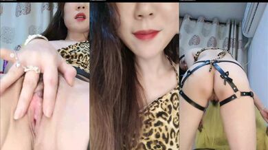 熟女老姐姐，俯视角度椅子秀，露脸自慰掰穴，皮带调教制服热舞