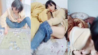 短发露脸风骚少妇跟小哥下象棋，输了脱衣服的，边下边玩奶头子给小哥口交大鸡巴，衣服都没脱完就草上了真骚