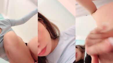 美女超淫荡！拨开内裤跳蛋塞穴！嫩穴磨蹭椅子，伸出小舌头表情超诱惑，拉扯跳蛋一进一出