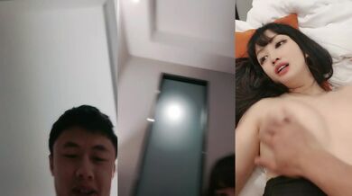 能交的这样的粉鲍鱼，还不是要天天操逼的节奏，特写鲍鱼口交舔逼挑逗阴蒂