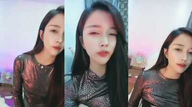 顶级黑丝长腿性感女神-一库一库- 口吃巨屌，大尺度扒穴，特写娇喘诱惑，骚臀勾引 射爆！