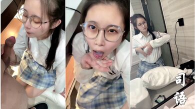 JK制服卫生间口爆颜射