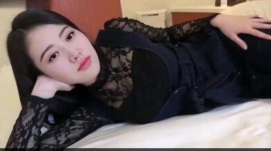 明星换脸景甜，手指插入嫩逼高潮喷水