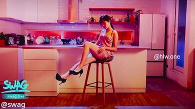 国民妹妹菲菲使坏，趁姐姐外出买晚餐的时候，吃掉她的男友！