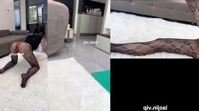 蕾丝黑裤2025年8月最新私拍精品，【摄影师系列】，28岁极品小少妇，居家情趣装透视，特写私处，超清画质一流