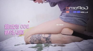 2025年8月最新嫖娼大神【goporno】深插00后嫩妹，两颗饱满坚挺的奶子，操的太投入，套子都掉里面了！