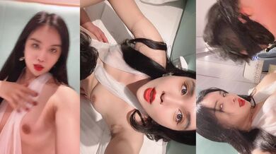 除夕夜之礼 Ts潘霜霜：这骚逼把妈妈的奶头都舔硬了，大口的吃闻我的屌，妈妈的屌很骚的让你很上头，女王的阳具好不好吃