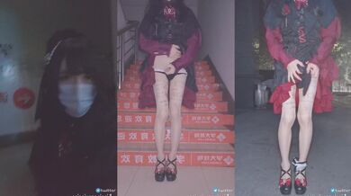 国产CD系列伪娘曦曦新作 哥特洛丽塔写字楼广场露出飞机射在RBQ袜