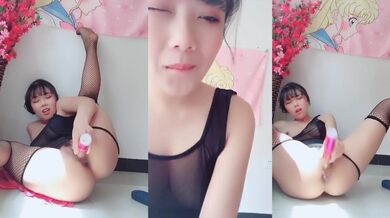 不错骚气骚气诱惑情趣装自慰秀振动棒快速抽插呻吟娇喘很是诱惑喜欢不要错过.