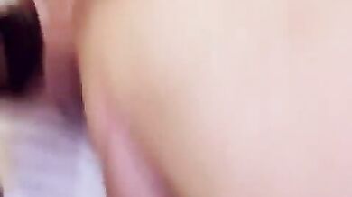 可爱小萌新‘萝莉’TS于梦婕和闺蜜约炮直男，闺房中充满妖声 啊啊你好淫好色呀 吃他鸡巴流出来的小液体 滋润呀 好诱惑！