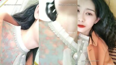 两个娃娃的高颜值极品少妇，卧室黄播发骚孩子不停来捣乱，只好到玉米地给网友看福利，尿尿掰逼 不忘淫语撩逗 直呼过瘾！