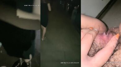 夏日夜晚，南昌街头【草草00】小萝莉户外露出，公园停车场啪啪撒尿，夜幕下公共场合好刺激