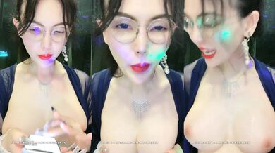 水big悦 深喉界的王者，又抠出自己B里的淫液吞进嘴里(2)