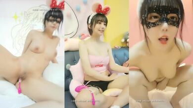 甜心奈奈高颜值大奶萌妹道具自慰，掰穴翘屁股摆弄手指扣弄菊花