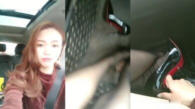 颜值不错骚妹子【丝袜控舔足】和炮友车内塞跳蛋摸逼，性感黑丝高跟鞋非常诱人，很是诱惑喜欢不要错过