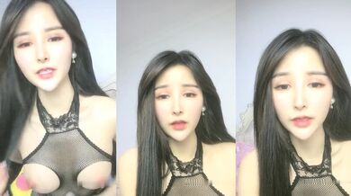 高颜值网红妹子连体网袜小尺度露奶隔着内裤自摸诱惑呻吟娇喘非常诱人