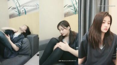 大叔淦学妹长相甜美萌妹子来大姨妈口交玩弄，翘屁股特写带项圈跪地爬行口交