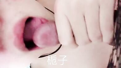 北京TS栀子 被日的神魂颠倒，也不知道当时嘴里在哼哼唧唧的说什么，含住含住，美妖棒被吃得好舒服~