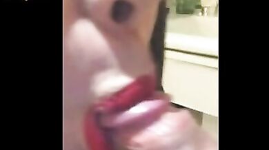 高颜值骚妖TS龚璟璇 妩媚的样子发出妖声真想干她一炮 顶死她的菊花，大黄你看 龚妖的菊花还会射精 神奇！