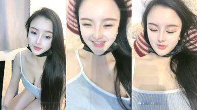 高颜值骚气妹子【童颜巨乳】跳蛋震动肥逼，近距离特写搞得很湿毛毛非常浓密，很湿诱惑喜欢不要错过