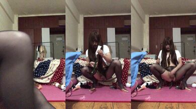 风骚小美女CD甜甜，家里情趣用品真多怎么玩也玩不完，对自己好一点就是让自己的身体高潮，射出了美丽的弧线！