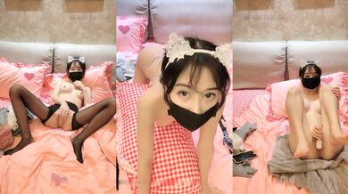 娇小身材网红脸妹子【小骚猫】开裆丝袜按摩器震动嫩穴，跳蛋塞入翘着屁股，很是诱惑喜欢不要错过