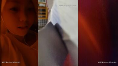 在校学生宿舍里偷偷的玩直播，还有同学在屋里不敢大声说话，被窝里揉奶子给狼友看撩骚狼友，年轻就是刺激