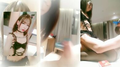 国产比女人还美的CD安德展示各式深喉口技被大叔分开一对大长腿高速狠操