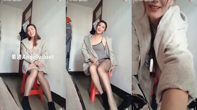 高颜值‘御姐’TS紫迹 性感丰满的OL装，小内内脱下露出鸟儿哇塞 小鸟就在裤裆下，真诱惑呀 性感熟女！