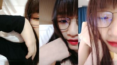 小可爱平台(原卡哇伊)颜值不错眼镜学生妹直播大秀 双人激情啪啪 十分诱人