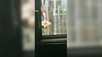 【嫩妹福利】宿舍浴室家中嫩妹自拍，自慰掰开粉嫩鲍鱼，青春胴体惹人遐想，内容丰富刺激