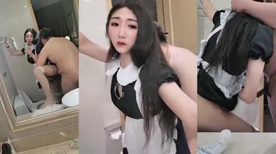 国产CD系列美艳伪娘小乔女仆装洗手间被后入 极度发骚干的呻吟不断