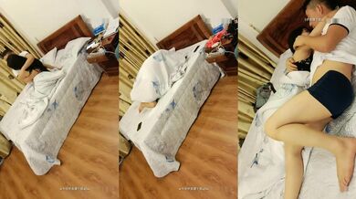 猥琐男约操网上勾搭很久的性感美少妇宾馆啪啪,边摸边说想干她很久了,看见在直播反抗被扒掉衣服干爽后配合.国语!