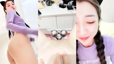 高颜值扎着两个辫子妹子卫生间道具自慰，倒上乳液按摩器抽插骑乘非常诱人，很是诱惑喜欢不要错过