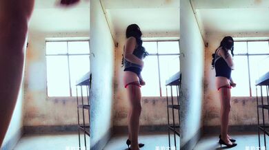 丰满性感骚货CD小吟吟 居民楼梯露出打飞机，穿着妖艳还长着根棒棒 上下观察，没人迅速自慰 射一发！